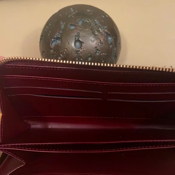 AUTHENTIC EUC LOUIS VUITTON SP4182 ROUGE FAUVISTE MONOGRAM VERNIS ZIPPY … - Picture 12 of 17